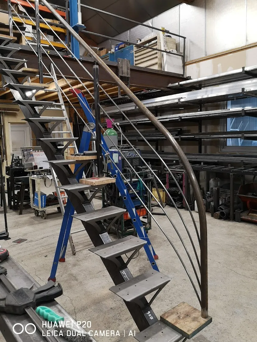 C2M53 | Menuiserie Metallerie Escaliers Portails Pergolas Laval Mayenne 53