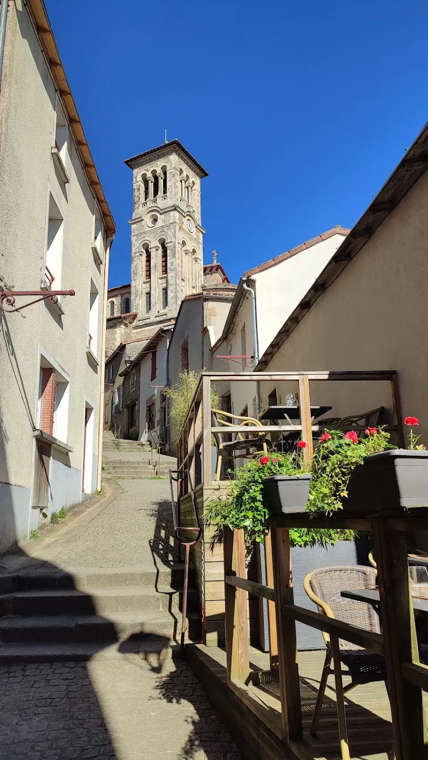 Au Pied de l'Escalier