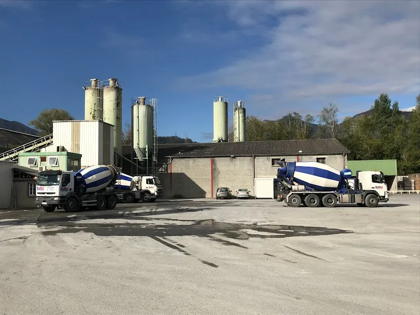 Toujas et Coll BLOCS BETON et BETON PRET A L EMPLOI