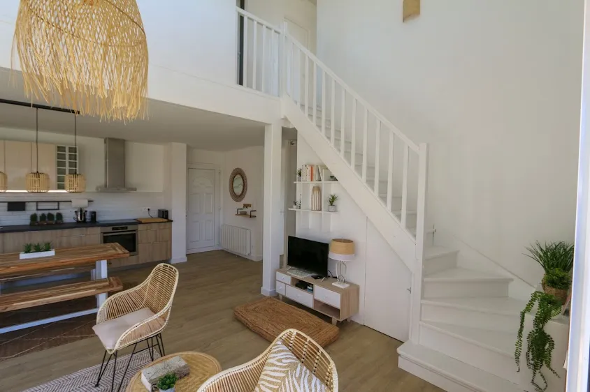 AMS AGENCEMENT INTÉRIEUR ET EXTÉRIEUR