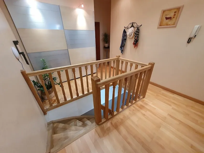 Menuiserie Espace Bois - Escalier - Agencement - Tournage - Aldric Mallard