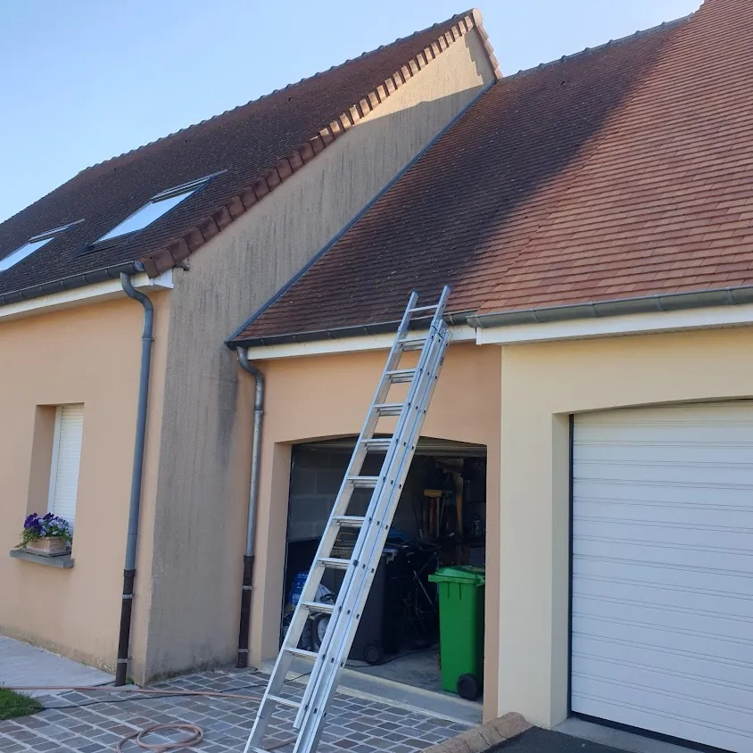 Couvreur Le Mans - Nettoyage de toiture et ravalement de facade au Mans