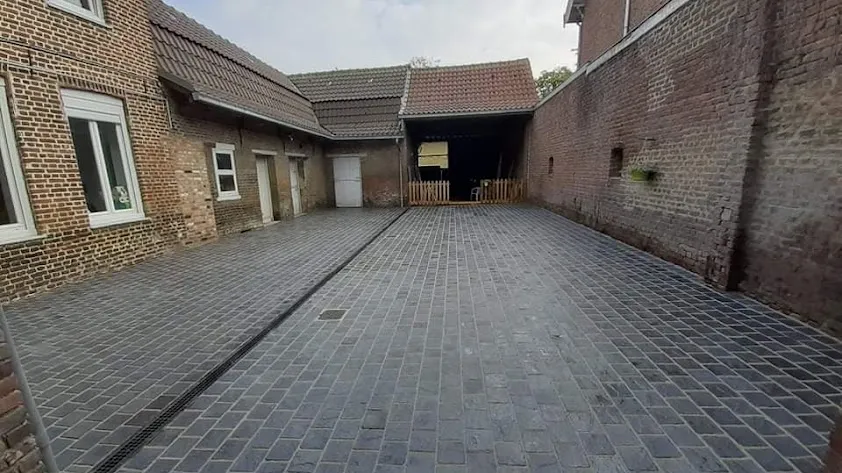 Foubert Aménagement - Création de jardin et accès d'habitation (terrassement, clôture et pavage)