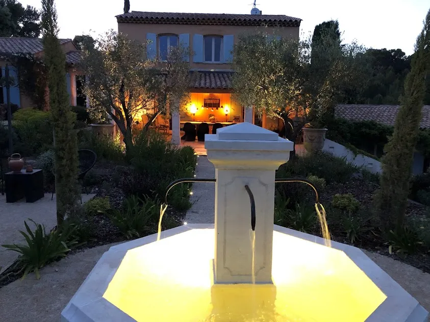 Carrière CORNO. La Décoration Provençale des Pierres de Rognes